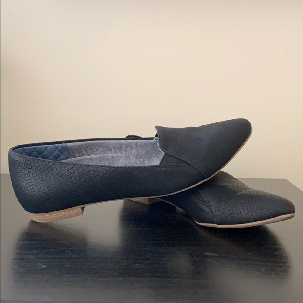 Black snakeskin loafers